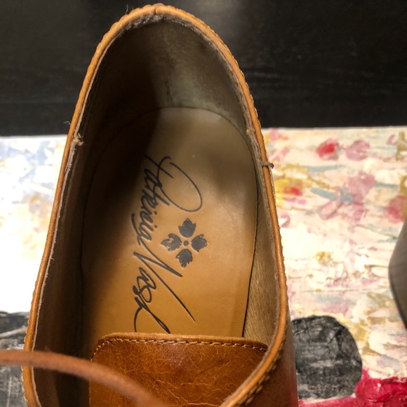 Patricia Nash Lace Up Leather Heeled Shoe / size 10 / color Camel - Picture 6 of 11